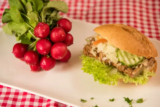 Hackkracher – belegtes Brötchen der Bäckerei Schwabe